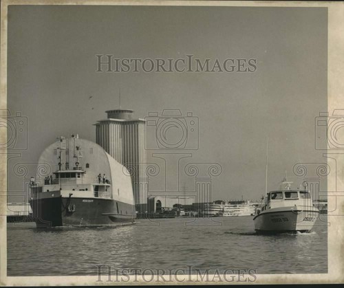 1966 press photo - 1966, guard