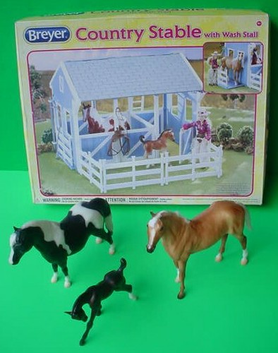 Breyer country stable - breyer,