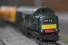 Triang Hornby Class 37 D6830 BR Green + Yellow Panels Runner 8H22 OO Gauge