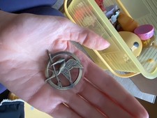 hunger games mockingjay pin