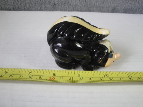 Skunk animal figure figurine - figure,