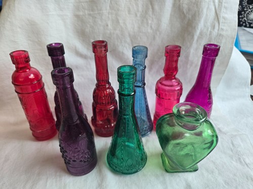 Lot colored small glass - of, 9
