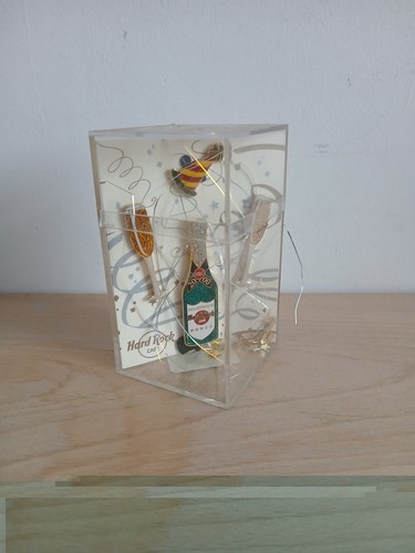 Hard rock cafe pin badge - rock,
