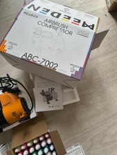 MEEDEN AIRBRUSH COMPRESSOR KIT  WITH 24 X PAINT AND LOTS OF OTHER ACCESSORIES
