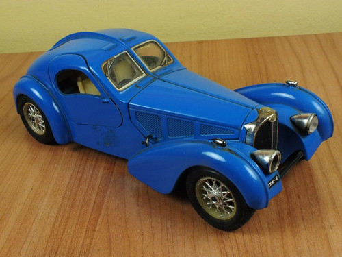 Bugatti atlantic burago - burago, 1/24th