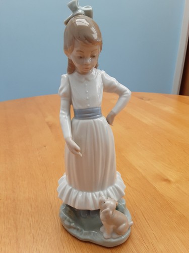 Nao lladro figurine girl - by,