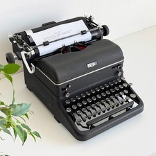 Royal KMM Typewriter 1940s USA