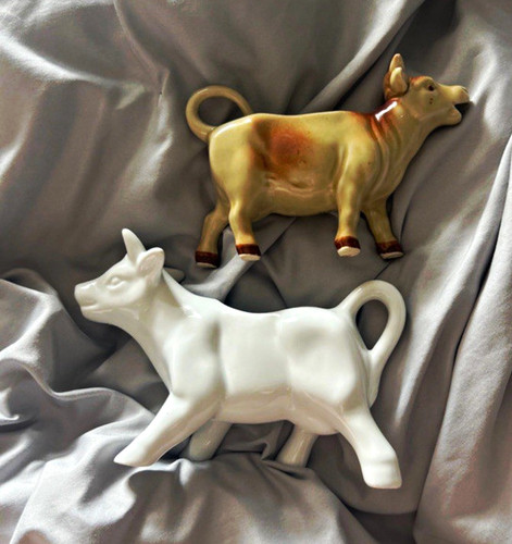 Vintage ceramic cow figurines - vintage,