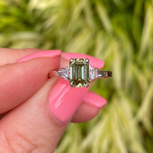 Vivid green emerald cut 52ct - green, 1.52ct