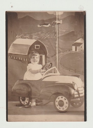 Vintage photo booth arcade - photo,