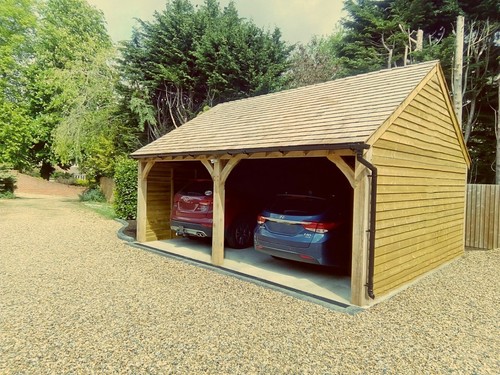 Bay oak fronted garage - 2, car