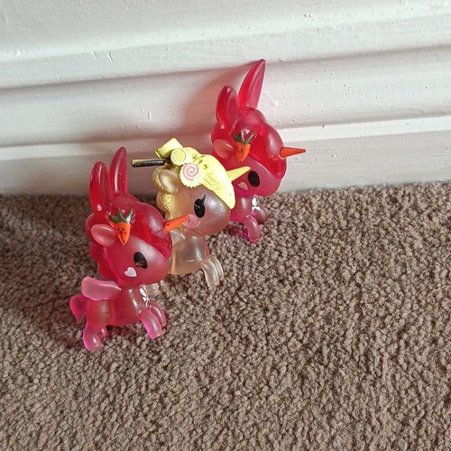 Unicorn figurines pink - unicorn,