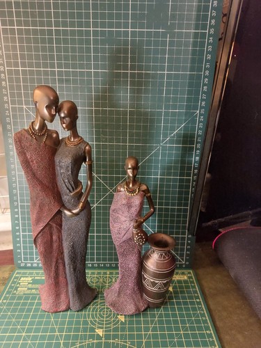 African figures 1x - , lady