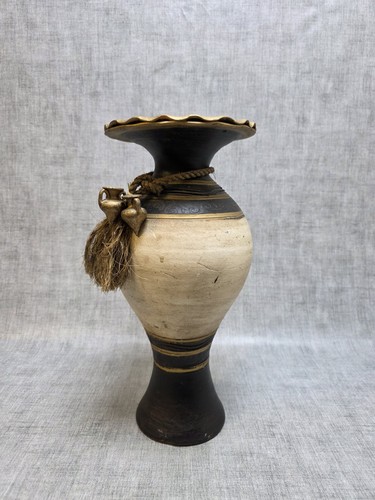 Black white gold roman - &,