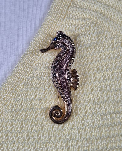 Vintage gold tone seahorse - gold,