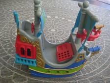 Early Learning Centre happyland Pirate ship with figures and accessories  Age 4+