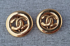 CHANEL CC Logo Roped Border Round Clip On Earrings Gold Tone Authentic Vintage