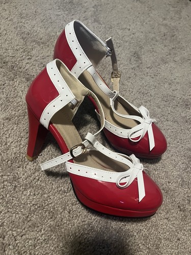 Red white retro ballroom - red,