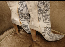 Stunning GOLDEN GOOSE Boots . NEW. Distress cream denim look. ed Look.