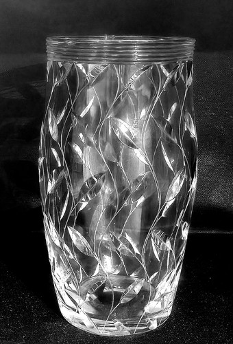 Vintage leaf pattern vase - vintage,