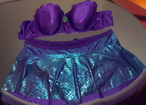 Disney hot topic little - hot,