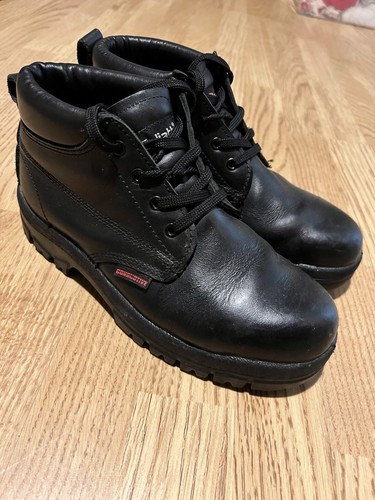 Goliath safety boots size 7 - safety,