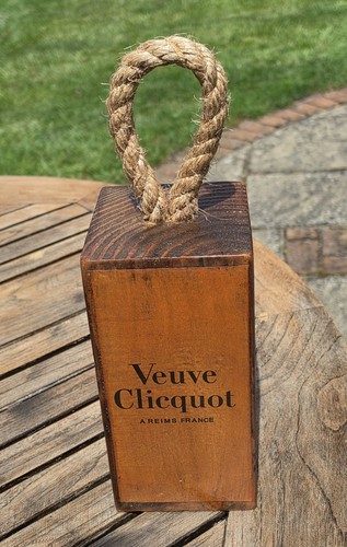 Veuve clitquot champagne - veuve,