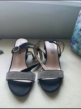 Boohoo Black Low Heel Size 3