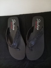 Ladies skechers yoga foam flip flops, colour black and size 8, new condition.
