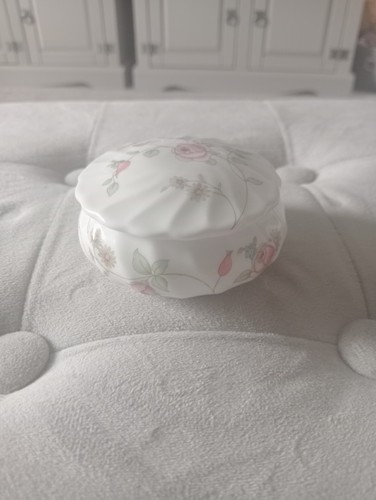 Wedgwood bone china - china, rosehip