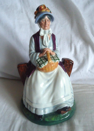 Royal doulton 22cm figure - royal,