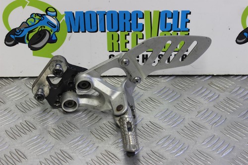Suzuki gsxr 600 footrest - suzuki,