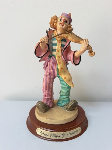 Leonardo circus clown violin - leonardo,