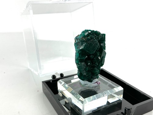 Dioptase crystal specimen - dioptase,