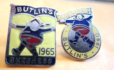 Butlins Skegness 1960 & 1965 Vintage Genuine Badge By W REEVES & Co Original (1)