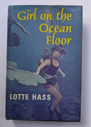 Girl the ocean floor lotte - on,