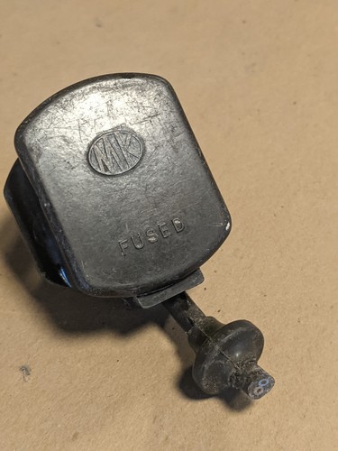 Vintage electrical plugs 3 - mk,