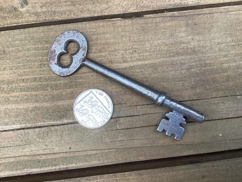 Antique skeleton key - , 10.5cm