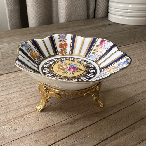 Regal floral scalloped - regal,