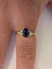 18 carat gold iliana sapphire and diamond ring with diamond set shoulders
