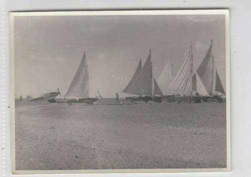 Sand yachts land - /,
