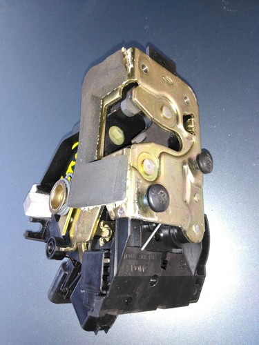 Door latch actuator drivers - door,