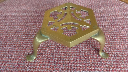 Brass trivet hexagon - brass,