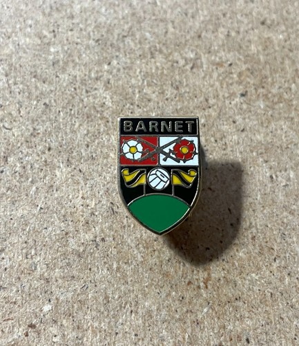 Barnet rare enamel - enamel, football