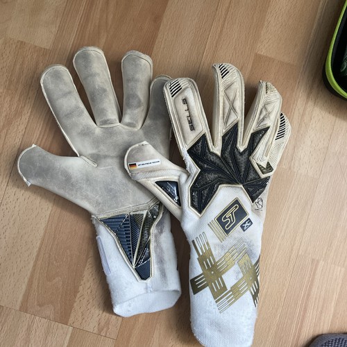 Sells goalkeeper gloves size - goalkeeper,