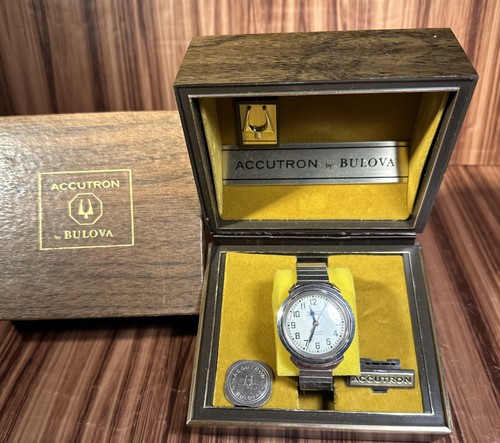Vintage 1965 bulova accutron - bulova,