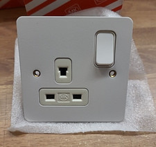 MK Edge K14268 WHI 13A 1G DP Switch Plug Socket Non-Standard WHITE