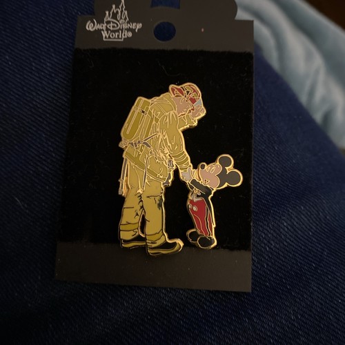 Disney pin mickey says thanks - says,