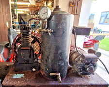 Vintage Aerograph devilbiss air compressor.