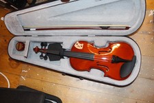 1/2 size violin - NEEDS REPAIR